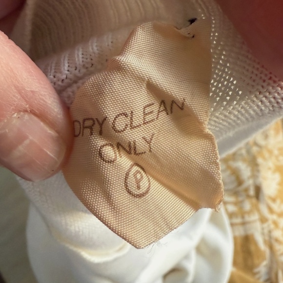 Share Vintage Women's Ivory Chanel Short Sleeve Knit Tee Pocket Gold Button - Picture 8 of 8